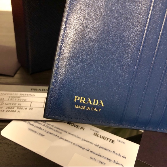 ⛔️SOLD⛔️ Prada Leather Wallet - Picture 5 of 8